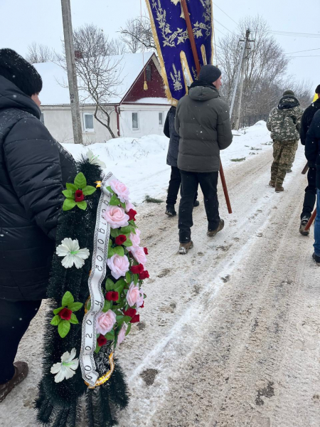 Борсуківщина в скорботі: громада попрощалася із воїном Олександром Фльорчуком (фото)