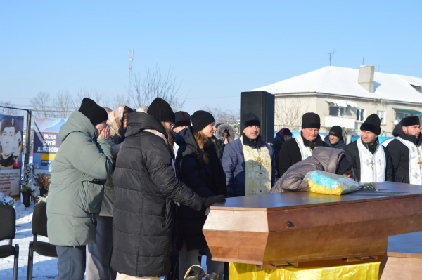 Лановецька громада провела в останню путь воїна Юрія Лазорука (фото)