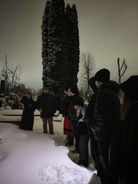 Акція «Кутя для Героїв»: у Тернополі колядою на могилах вшанували загиблих захисників (фото)