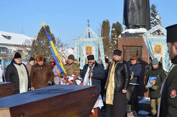 Лановецька громада провела в останню путь воїна Юрія Лазорука (фото)
