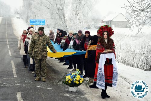 На межі Тернопільської та Хмельницької областей розгорнули прапор єдності (фото)