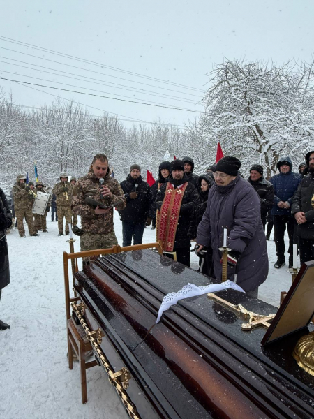 Підгороднянська громада провела в останню путь воїна-захисника Руслана Беркету (фото)