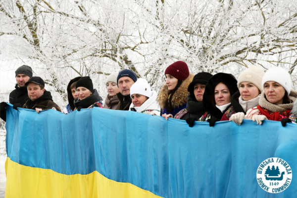 На межі Тернопільської та Хмельницької областей розгорнули прапор єдності (фото)