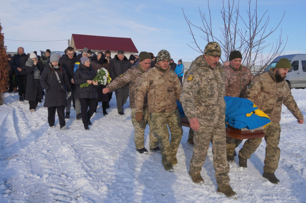 У Байковецькій громаді попрощалися з військовослужбовцем Андрієм Южиним (фото)