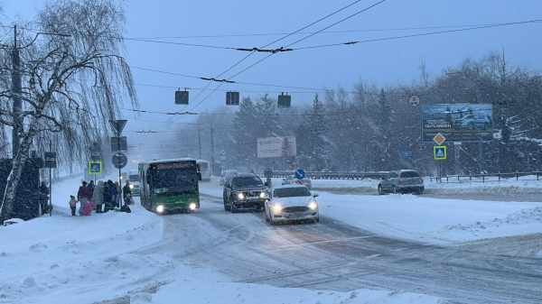 У Тернополі снігоприбиральна техніка працювала всю ніч (фото)