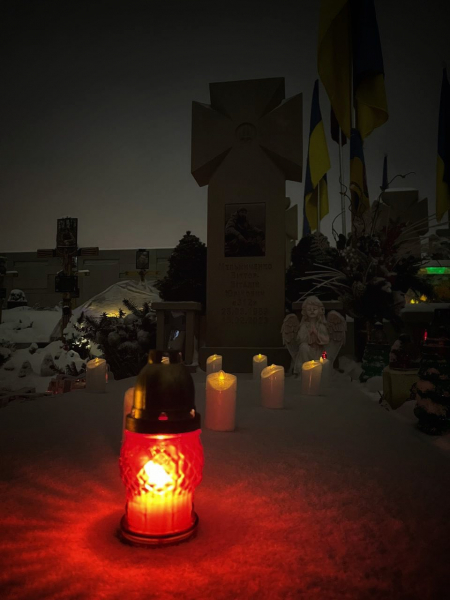 Акція «Кутя для Героїв»: у Тернополі колядою на могилах вшанували загиблих захисників (фото)