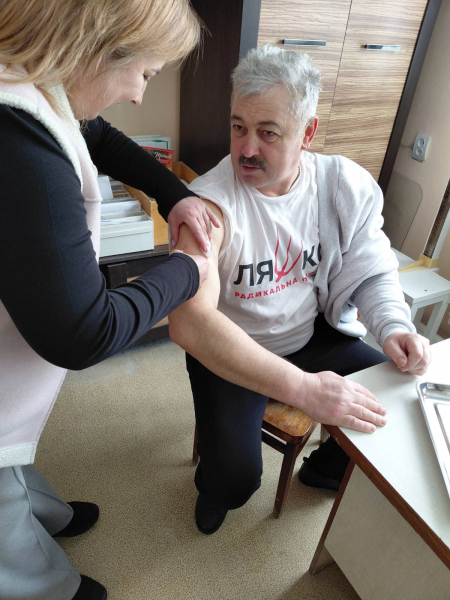 Вакцинальний автобус у Борщеві: 33 мешканці отримали щеплення (фото)