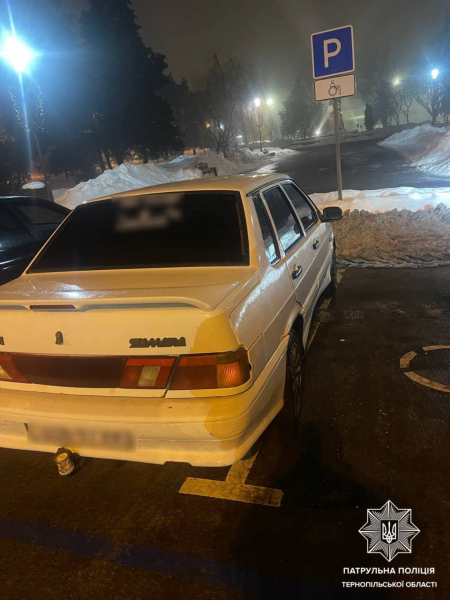 У Тернополі покарали водія за паркування на місці для людей з інвалідністю (фото)