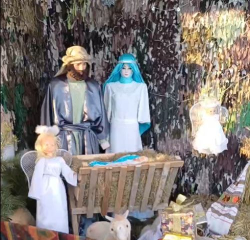 У Підлісцях на Кременеччині автобусна зупинка стала Різдвяною шопкою (відео)