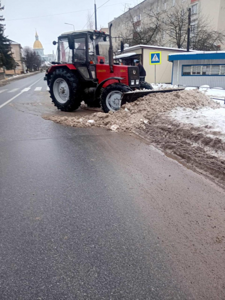 Дороги державного значення в пріоритеті: на Тернопільщині посилюють водовідведення під час відлиги (фото)