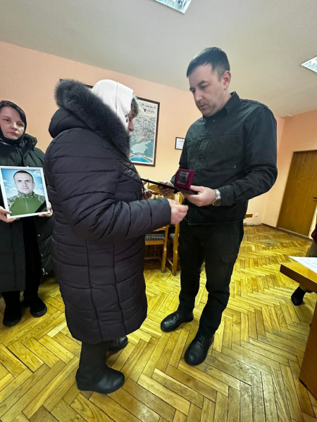 У Кременці вручили нагороди родинам Героїв, які зникли безвісти або перебувають у полоні (фото)