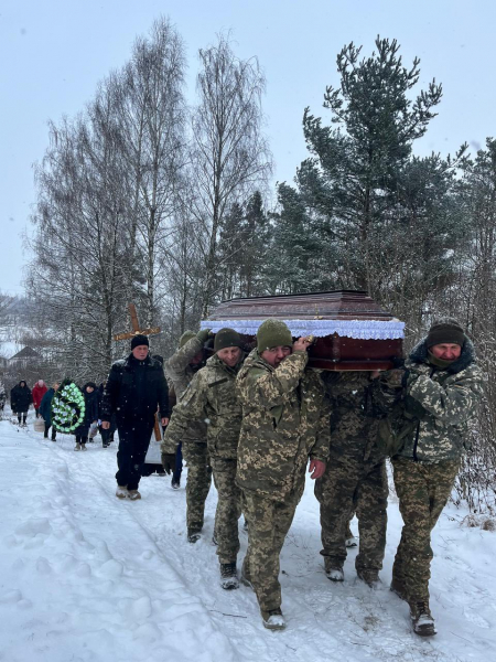 Борсуківщина в скорботі: громада попрощалася із воїном Олександром Фльорчуком (фото)