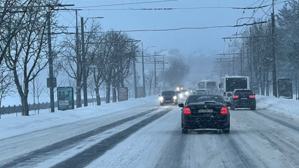У Тернополі снігоприбиральна техніка працювала всю ніч (фото)