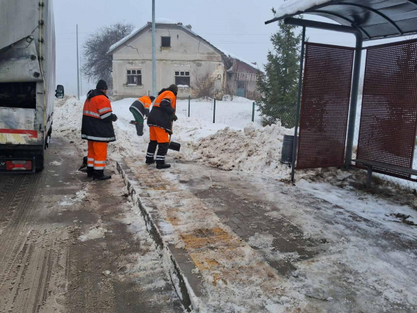 Дороги державного значення в пріоритеті: на Тернопільщині посилюють водовідведення під час відлиги (фото)