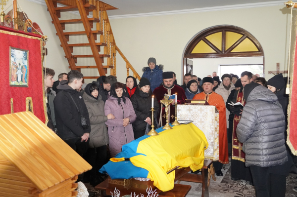 У Байковецькій громаді попрощалися з військовослужбовцем Андрієм Южиним (фото)