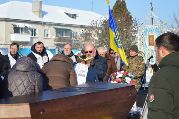 Лановецька громада провела в останню путь воїна Юрія Лазорука (фото)