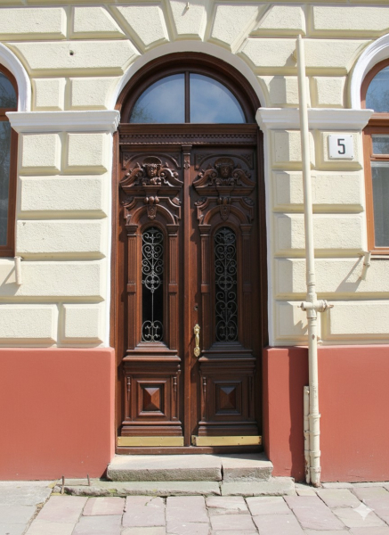 Втрачена деталь старого Тернополя – у соцмережі показали унікальні різьблені двері (фото)