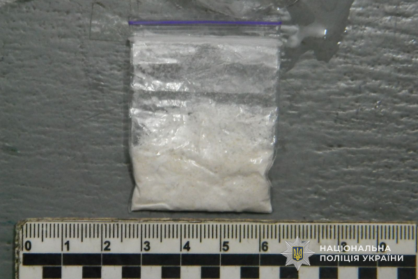 У Чорткові в посилці для засудженого виявили речовину, схожу на психотроп (фото)