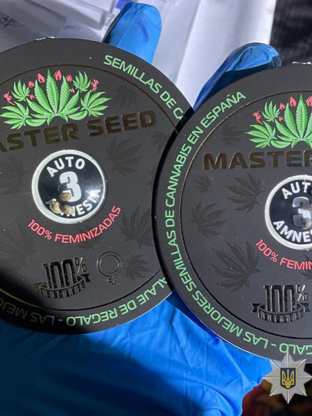 Під час спецоперації «Рубікон» у Тернополі викрили схему обігу наркотиків (фото)