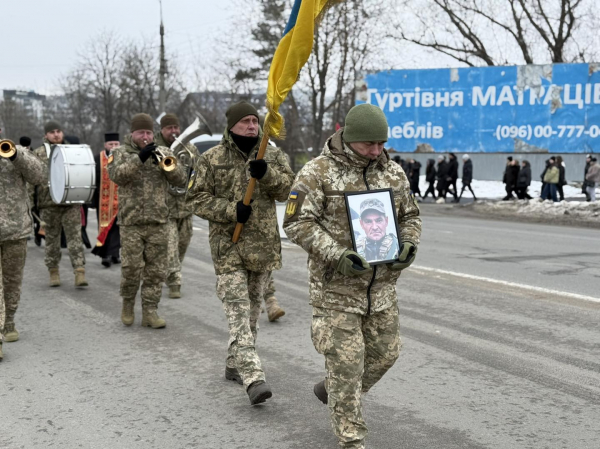 Вважали зниклим безвісти: похоронили воїна з Петриків Олександра Слободяна (ФОТО)