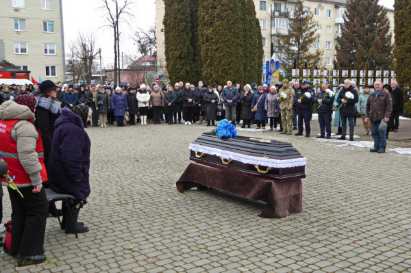 Шумська громада зустріла полеглого захисника Дмитра Войцішевського, який майже два роки вважався зниклим безвісти (фото)