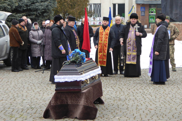 Шумська громада зустріла полеглого захисника Дмитра Войцішевського, який майже два роки вважався зниклим безвісти (фото)