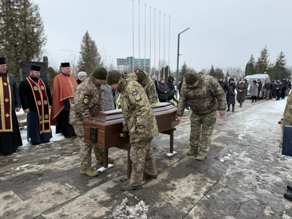 Вважали зниклим безвісти: похоронили воїна з Петриків Олександра Слободяна (ФОТО)