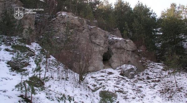 На Тернопільщині повернули державі 8 гектарів заповідної землі, де розташована печера «Кришталева» (фото)