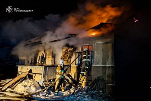 Смертельна пожежа на Кременеччині та займання авто у Тернополі: підсумки доби від рятувальників