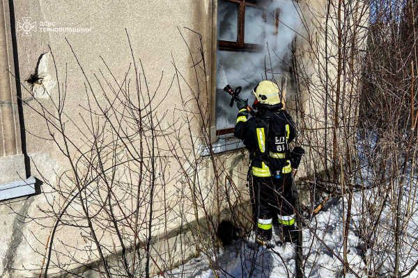 Смертельна пожежа на Кременеччині та займання авто у Тернополі: підсумки доби від рятувальників