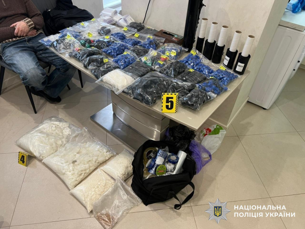 Серед затриманих жителі Тернопільщини: ліквідували канал міжнародної наркоторгівлі (фото, відео)
