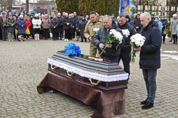 Шумська громада зустріла полеглого захисника Дмитра Войцішевського, який майже два роки вважався зниклим безвісти (фото)