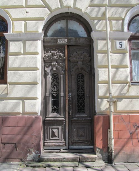 Втрачена деталь старого Тернополя – у соцмережі показали унікальні різьблені двері (фото)