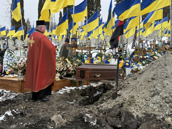 Вважали зниклим безвісти: похоронили воїна з Петриків Олександра Слободяна (ФОТО)