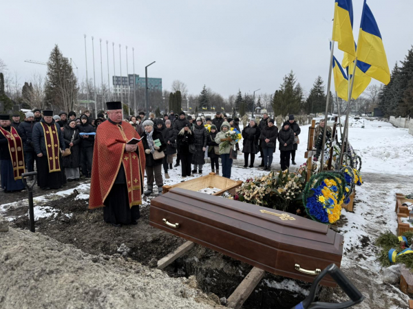 Вважали зниклим безвісти: похоронили воїна з Петриків Олександра Слободяна (ФОТО)