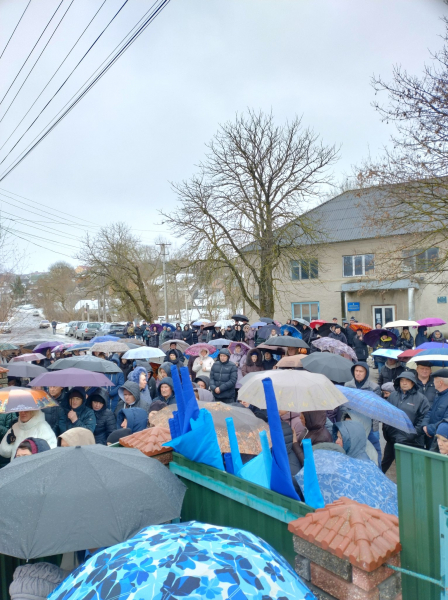 За тиждень мав святкувати 31-річчя: на Підгаєччині поховали воїна Володимира Рокецького (фото)