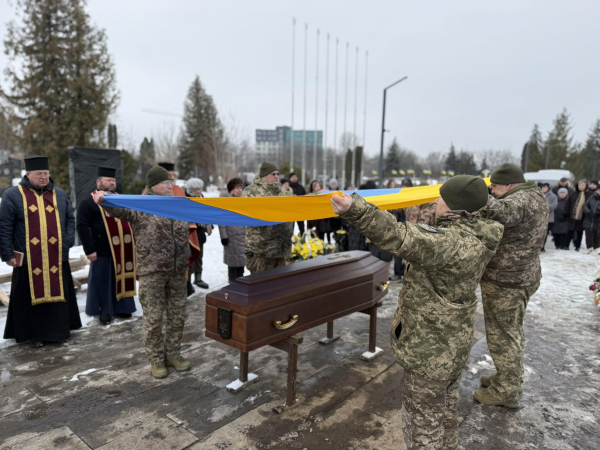Вважали зниклим безвісти: похоронили воїна з Петриків Олександра Слободяна (ФОТО)