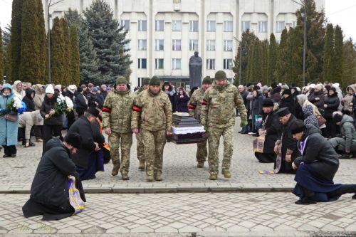 Шумська громада зустріла полеглого захисника Дмитра Войцішевського, який майже два роки вважався зниклим безвісти (фото)
