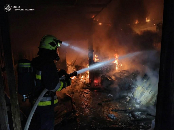 П’ять пожеж і допомога медикам: рятувальники Тернопільщини підбили підсумки доби (фото)