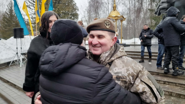 У День пам’яті воїнів-афганців ветерани Тернопільщини передали авто майору ЗСУ
