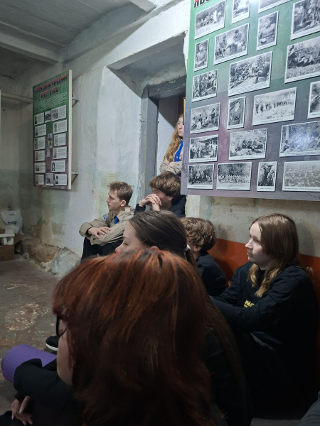 Акція «Доба»: у колишніх камерах КДБ в Тернополі молодь вшанувала пам’ять українських Героїв (ФОТО)