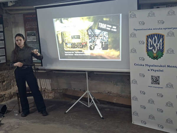 Акція «Доба»: у колишніх камерах КДБ в Тернополі молодь вшанувала пам’ять українських Героїв (ФОТО)