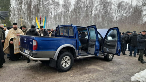 У День пам’яті воїнів-афганців ветерани Тернопільщини передали авто майору ЗСУ