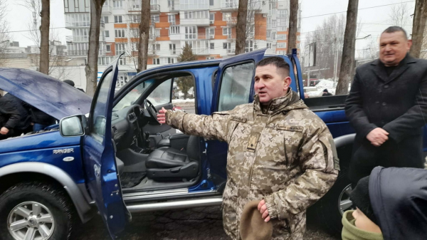 У День пам’яті воїнів-афганців ветерани Тернопільщини передали авто майору ЗСУ