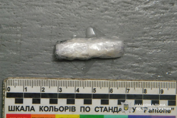 У Чорткові в посилці для засудженого виявили речовину, схожу на психотроп (фото)