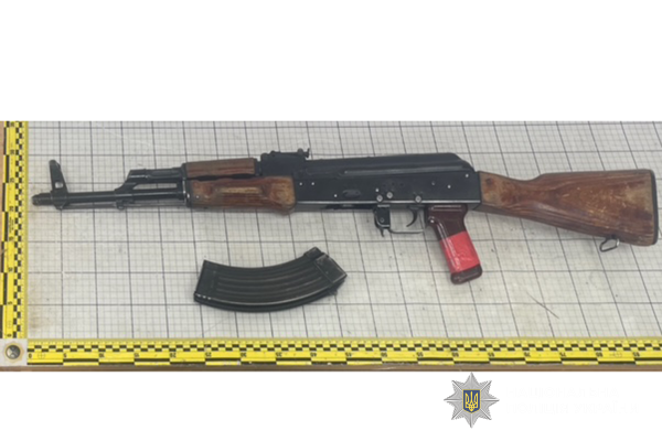 Майже сотню автоматів добровільно принесли у поліцію на Тернопільщині