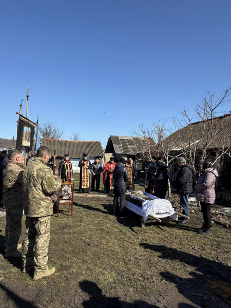 Заліщицька громада провела в останню дорогу захисника Василя Шевчука (фото)
