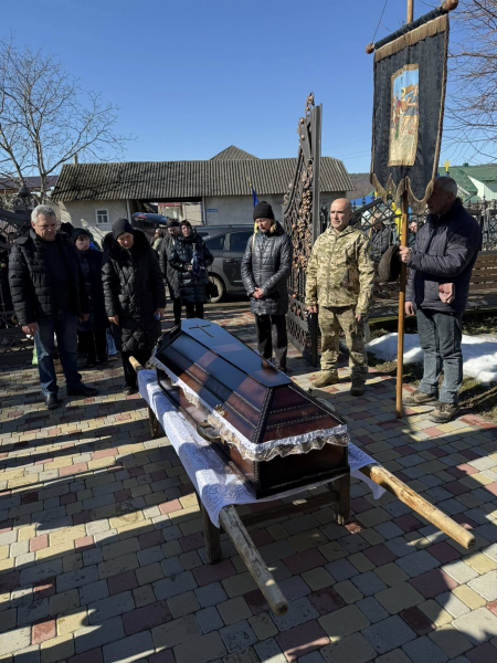 Заліщицька громада провела в останню дорогу захисника Василя Шевчука (фото)