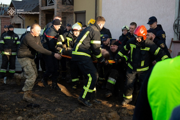 У Байківцях під час рятувальної операції стався повторний обвал: загинув чоловік, постраждали рятувальники (фото)