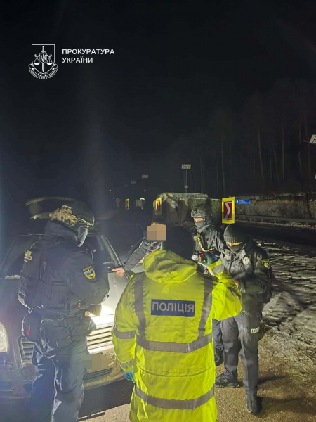 На Тернопільщині судитимуть чоловіка, який за 14 тисяч доларів обіцяв переправити військовозобов’язаного через кордон